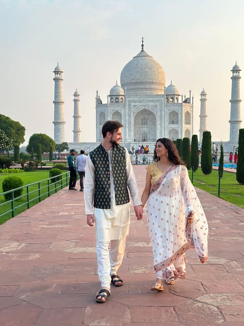 Rent a sari or kurta pajama for Taj Mahal visit & picture - Practical Details: Transport, Timing & Costs