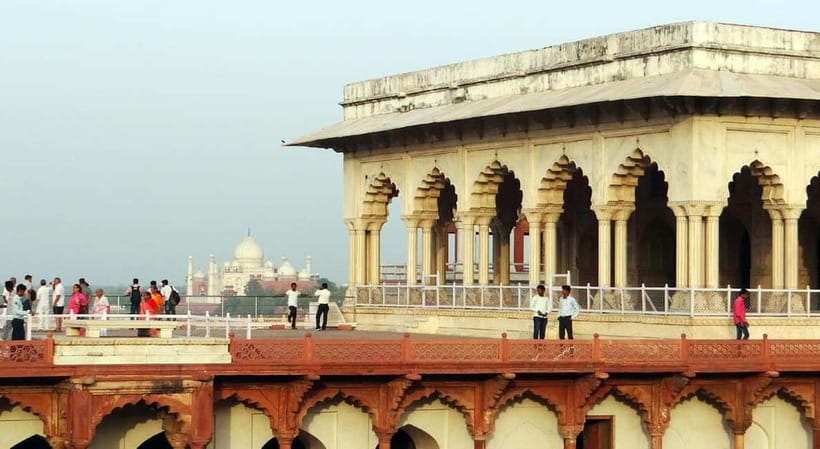 From Delhi: Private Taj Mahal & Agra Tour with 5* Lunch - Exploring the Red Fort: A Walled Wonder