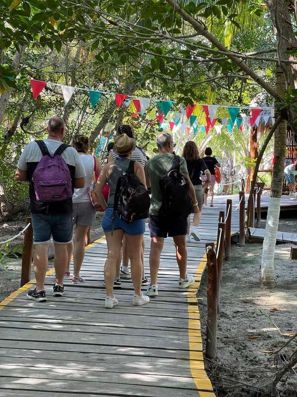 Holbox: Punta Mosquitos, Yalahau, & Pasión Island Boat Tour - FAQ