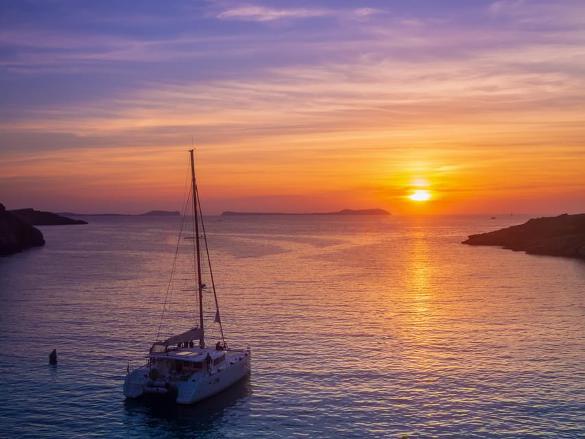 Santorini: Luxury Sunset Cruise with Dinner, BBQ, and Drinks - A Deep Dive into the Experience