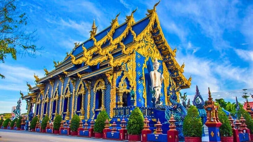 Chiang Mai: Chiang Rai Temples, Golden Triangle & Boat Tour - Detailed Experience Breakdown