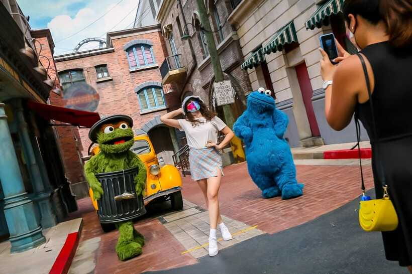 Singapore: Universal Studios Singapore Entry Ticket - Crowd Management and Tips