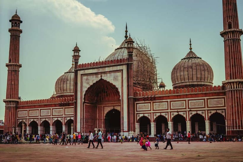 Old Delhi: Old Delhi City Tour with Rickshaw & Street Food - Exploring Old Delhi: What to Expect from the Tour