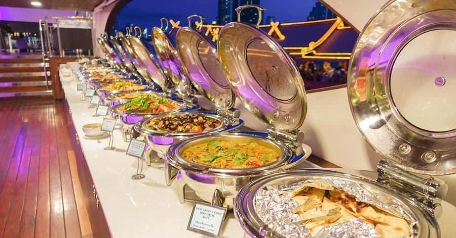 Bangkok: Grand Pearl Dinner Cruise with Hotel Transfer - Dining Experience: Candlelit Buffet