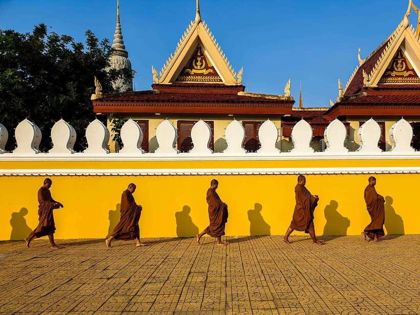 PhnomPenh: Explore Non Local Experience Life of City Tour - A Deep Dive into the Experience