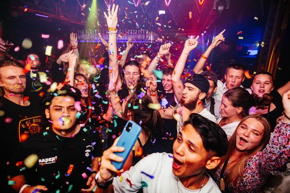 Prague: Boat Party with Unlimited Drinks & After Party Entry - The Sum Up