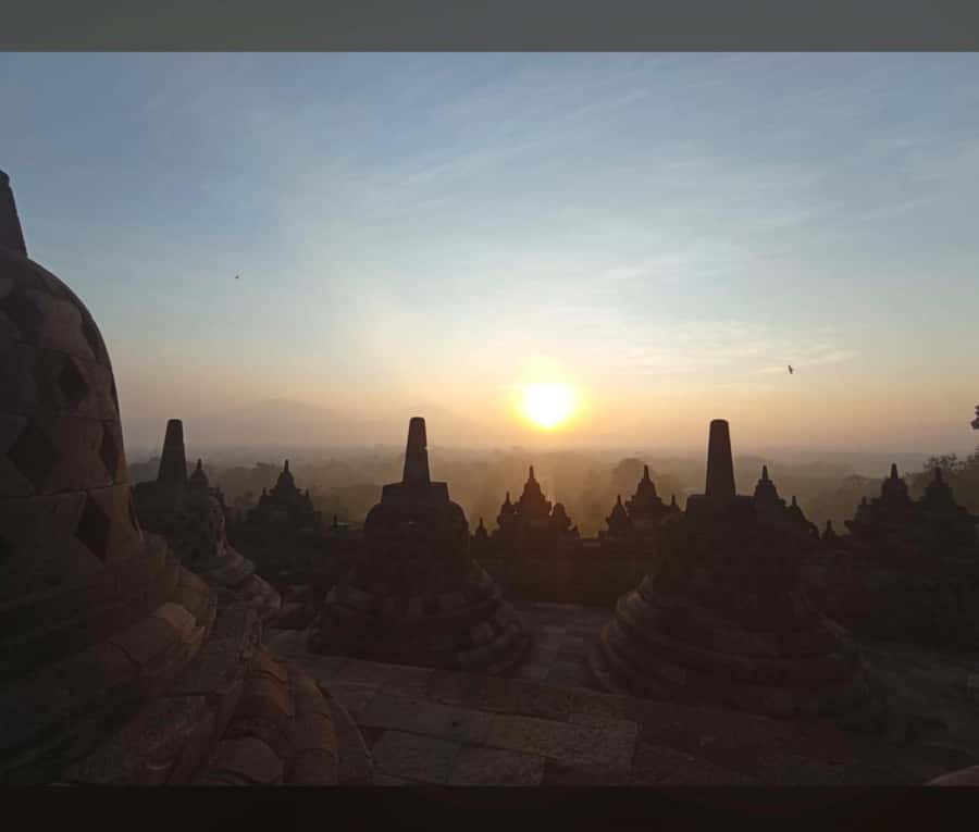 Yogyakarta: Borobudur Sunrise from temple with Breakfast - What Makes This Tour Stand Out