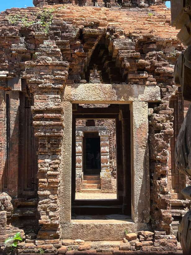 Hoi An: My Son Ruins: Guide-Bus-Boat-Cultural Show-Lunch - Detailed Breakdown of the Itinerary