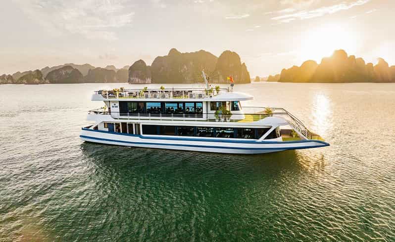 Ha Noi : Ha Long Bay 5-Star Cruise with Kayak & Buffet Lunch - Key Points