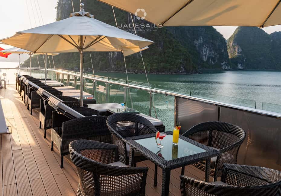 Hanoi: HalongLan Ha Premium Yacht, Day Cruise - Group Size and Overall Atmosphere