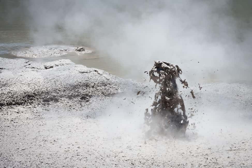 From Auckland: Wai-O-Tapu & Polynesian Spa Rotorua Day Tour - Exploring the Geothermal Wonder of Wai-O-Tapu