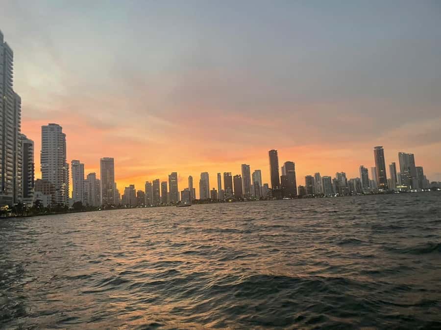 Cartagena: Sunset in boat in the bay with music and liquor - FAQ