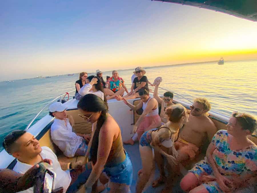 Cartagena: Sunset in boat in the bay with music and liquor - Transportation and Practical Details