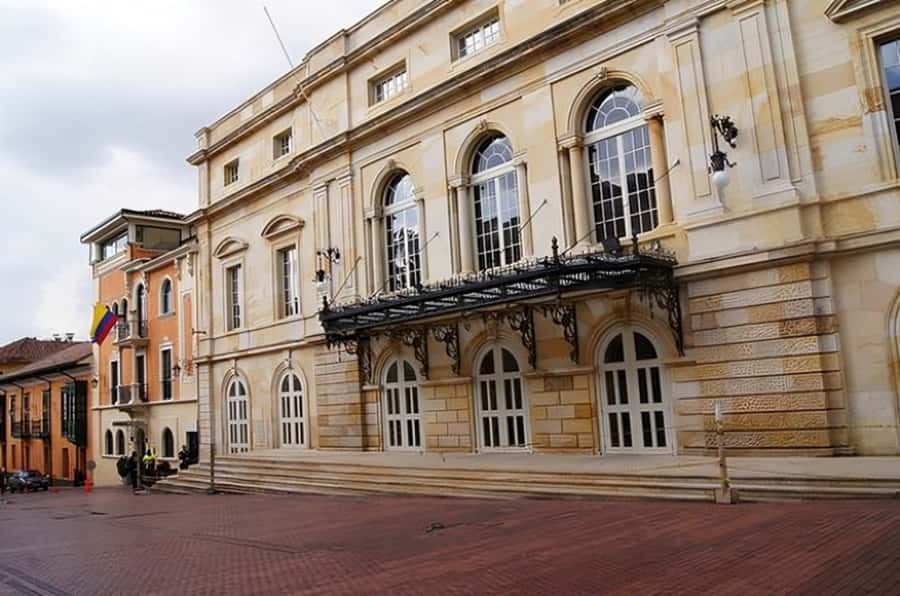 Bogota : Must-See Sites Walking Tour With a Guide - Key Points