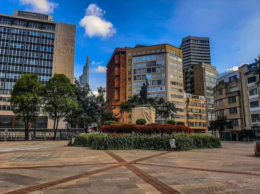 Bogota : Must-See Sites Walking Tour With a Guide - Exploring Bogotá’s La Candelaria: A Guided Walking Tour That Delivers Authenticity and Insight