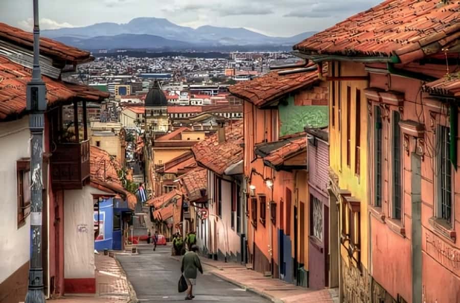 Bogota : Must-See Sites Walking Tour With a Guide - A Closer Look at the Bogotá Must-See Sites Walking Tour