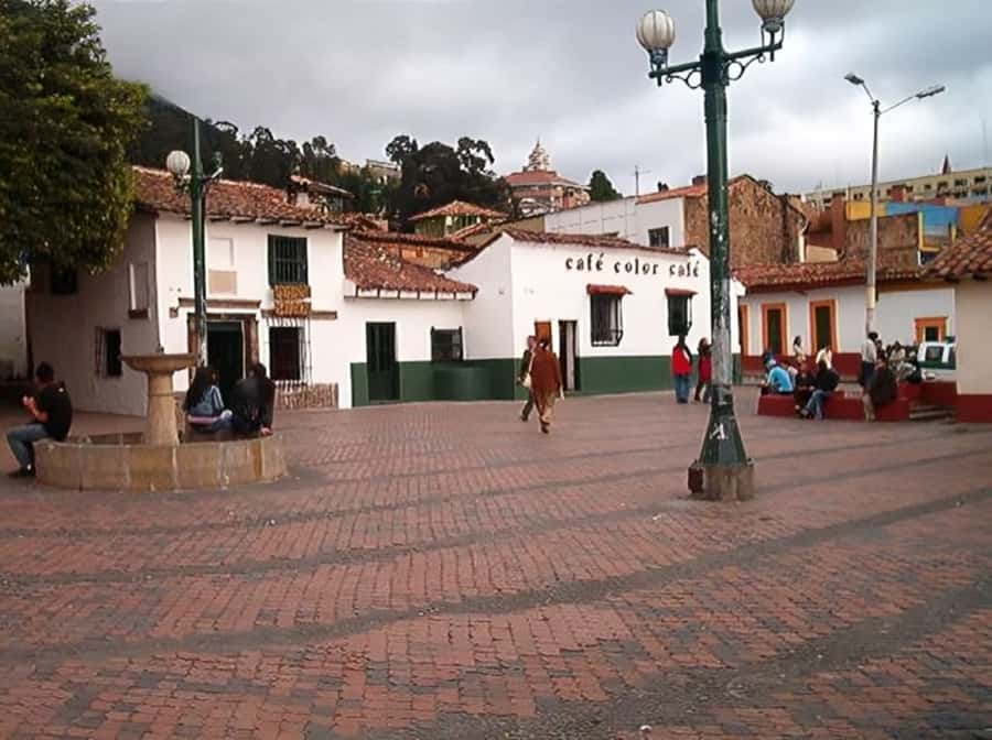 Bogota : Must-See Sites Walking Tour With a Guide - Who Should Consider This Tour?