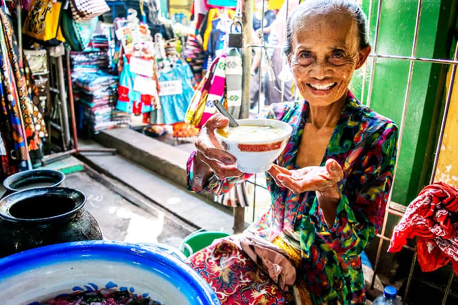 Yogyakarta: 3-Hour Night Walking with Street Food Tasting - Starting Point and First Impressions