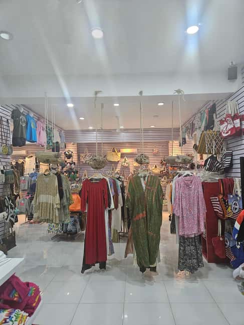 Punta Cana: Souvenir Shopping Tour with Traditional Tastings - Tasting the Flavors of the Dominican Republic  