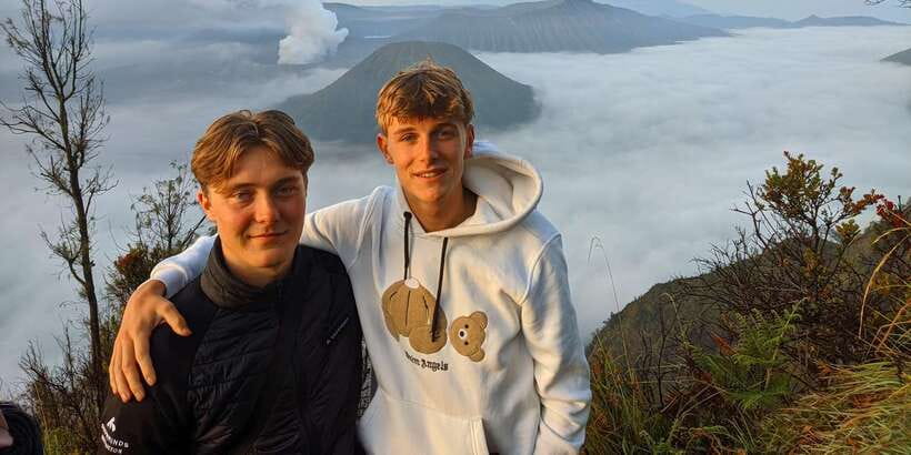 Surabaya: Mount Bromo Sunrise 1-Day Sharing Group Tour - Trek to the Crater