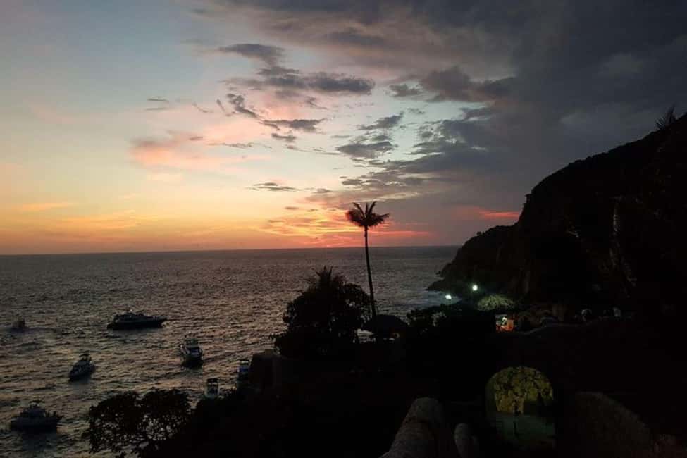 -Acapulco: High Cliff Divers Show + Sunset/Different Options - The Show and Its Setting