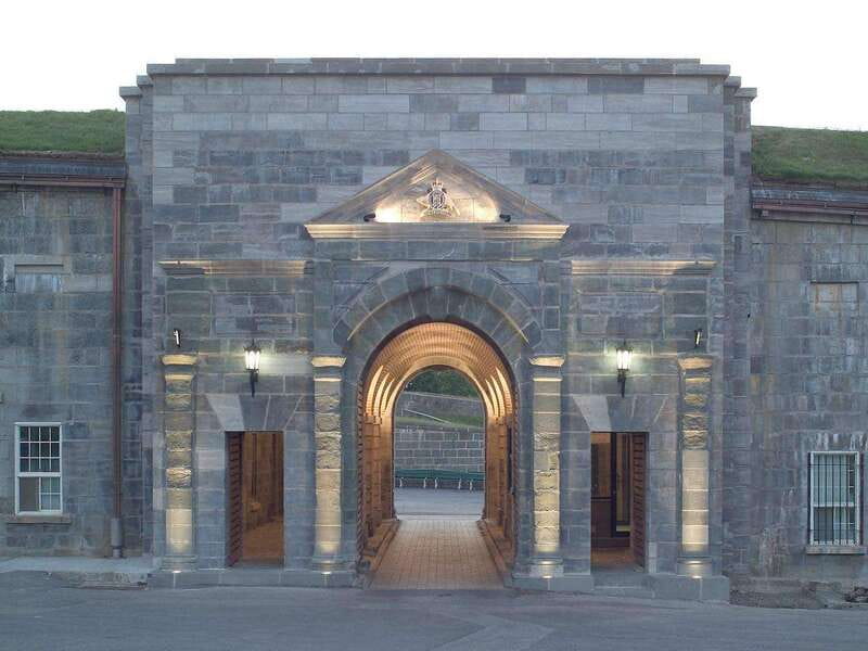 Quebec: La Citadelle de Québec Ticket and Guided Tour - What does the tour include?