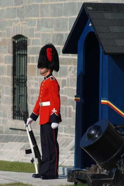 Quebec: La Citadelle de Québec Ticket and Guided Tour - Who is this tour best suited for?