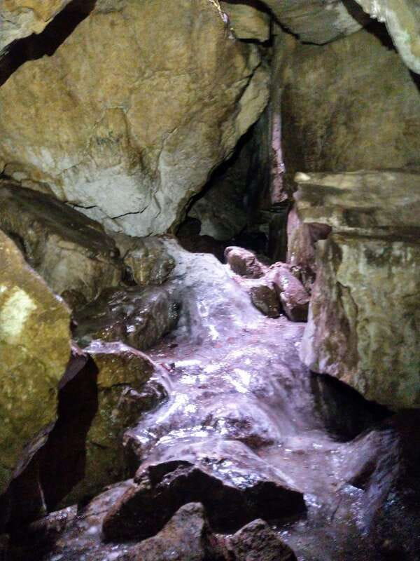 Private Metcalfe/Duncan Caves Hike-Collingwood/Blue Mountain - What You Can Expect from the Metcalfe/Duncan Caves Hike
