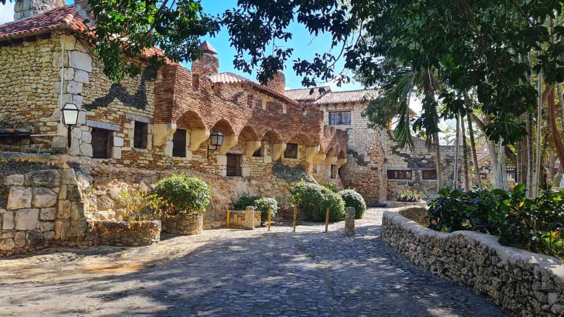 Punta Cana: Catalina Snorkeling & Altos de Chavón Day Trip - Exploring Altos de Chavón: A Cultural Highlight