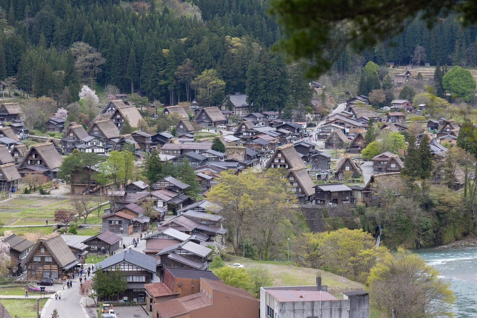 From Kanazawa/Toyama: Shirakawago and Takayama Day Tour - Good To Know