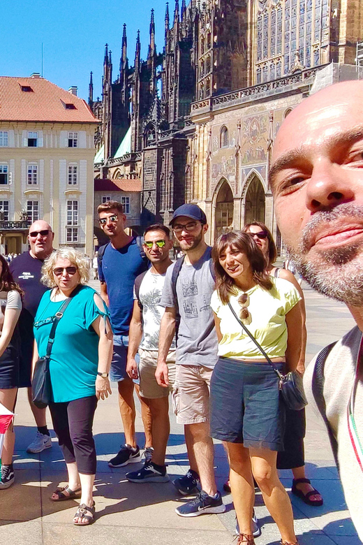 Tour of Prague Castle in italian language ticket included - The Experience: Authentic and Educational
