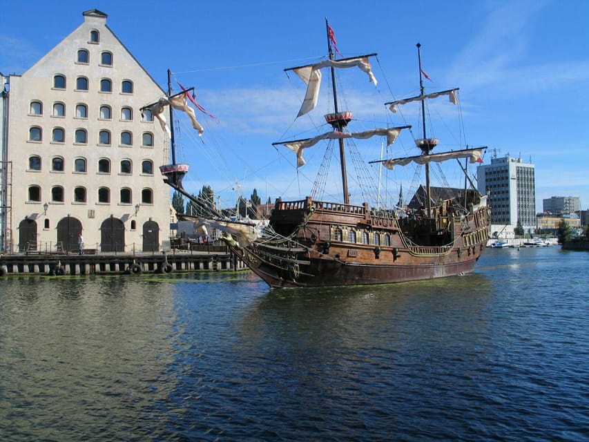 Gdansk: Guided Round-Trip Cruise to Westerplatte - Discovering Gdansk from the Water