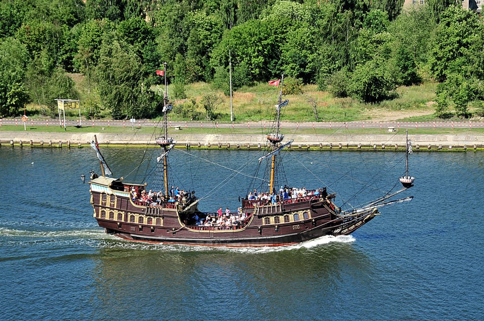 Gdansk: Guided Round-Trip Cruise to Westerplatte - Itinerary Breakdown: From Old Town to Westerplatte