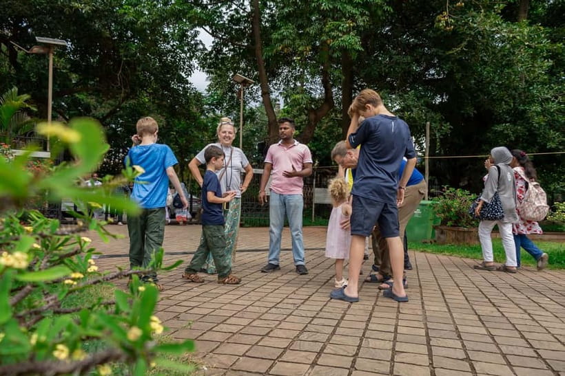 Mumbai: City & Slum Full-Day Exploration - Key Points