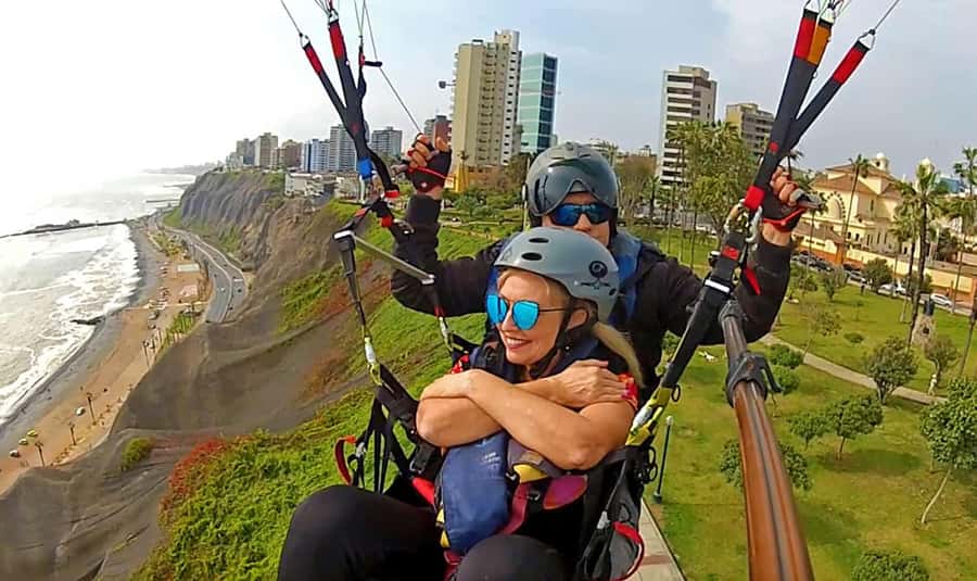 Paragliding flight with a private pilot in Costa Verde-Lima - Discovering Costa Verde from the Sky