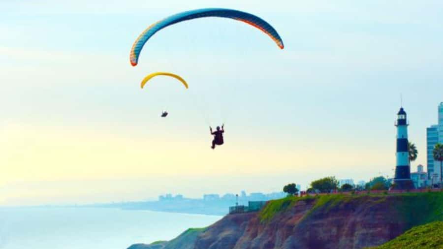 Paragliding flight with a private pilot in Costa Verde-Lima - The Experience from a Traveler’s Perspective
