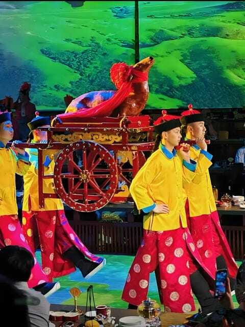 Beijing Royal Banquet with Chinese culture prefermance - The Guides and Service