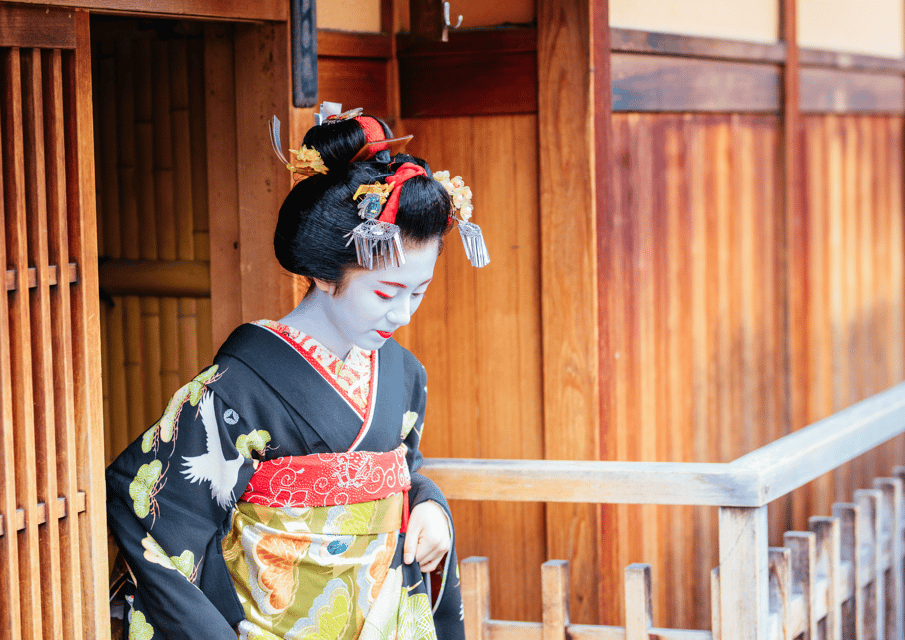 Gion Walking Tour, Geisha Show and Japanese Game in Kyoto - Exploring Kyoto’s Gion District: A Detailed Look at the Gion Walking Tour, Geisha Show, and Japanese Fan Game