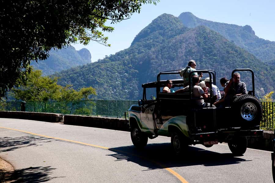 Rio de Janeiro: Jeep Tour Christ the Redeemer + Sugar Loaf - Exploring Rio in a Jeep: The Ultimate Sightseeing Shortcut