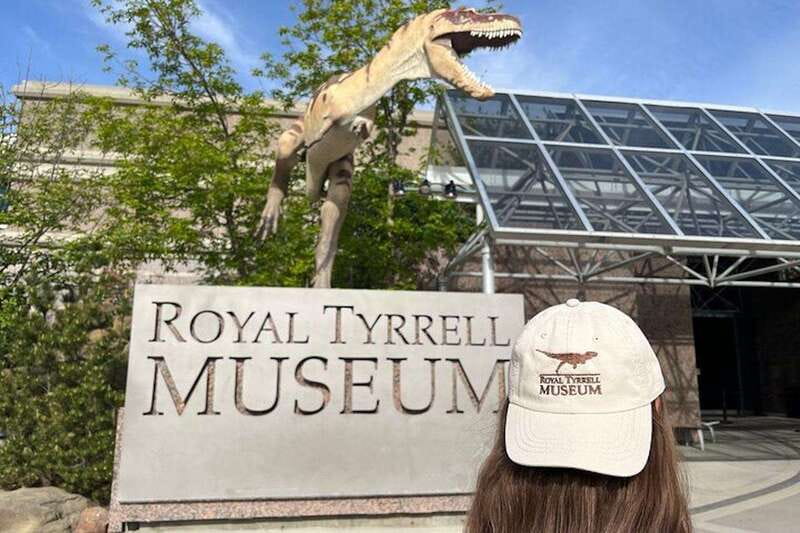 Day of Dinosaurs and Hoodoos From Calgary to the Badlands - Exploring Alberta’s Prehistoric Past at the Tyrrell Museum