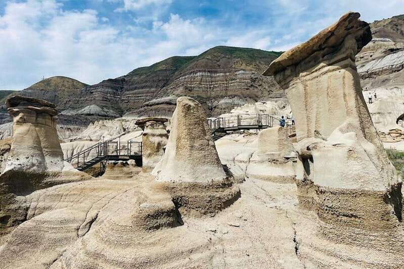 Day of Dinosaurs and Hoodoos From Calgary to the Badlands - Who Will This Tour Suit?
