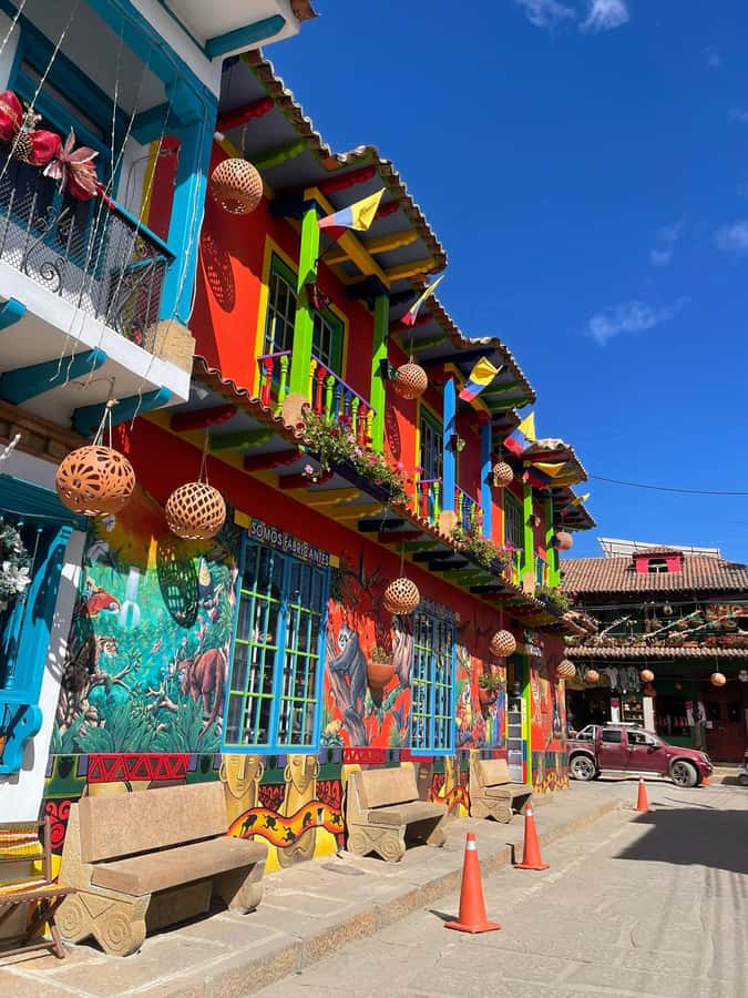 From Bogota: Tour to Villa de Leyva, Ráquira, Casa Terracota and Pozos Azules. - From Bogotá: Tour to Villa de Leyva, Ráquira, Casa Terracota, and Pozos Azules