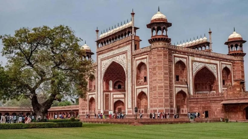 From Delhi: Taj Mahal & Agra Day Trip with Fatehpur Sikri - Lunch Break: Taste of Agra