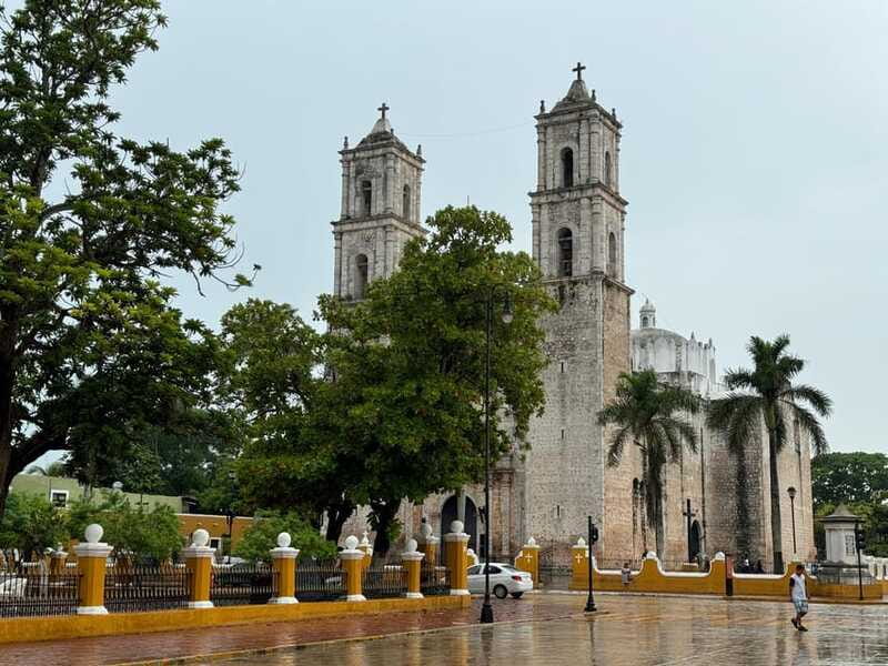 Chichen Itza: Private tour (Lunch in Valladolid & Cenote) - Lunch in Valladolid: A Taste of Yucatán
