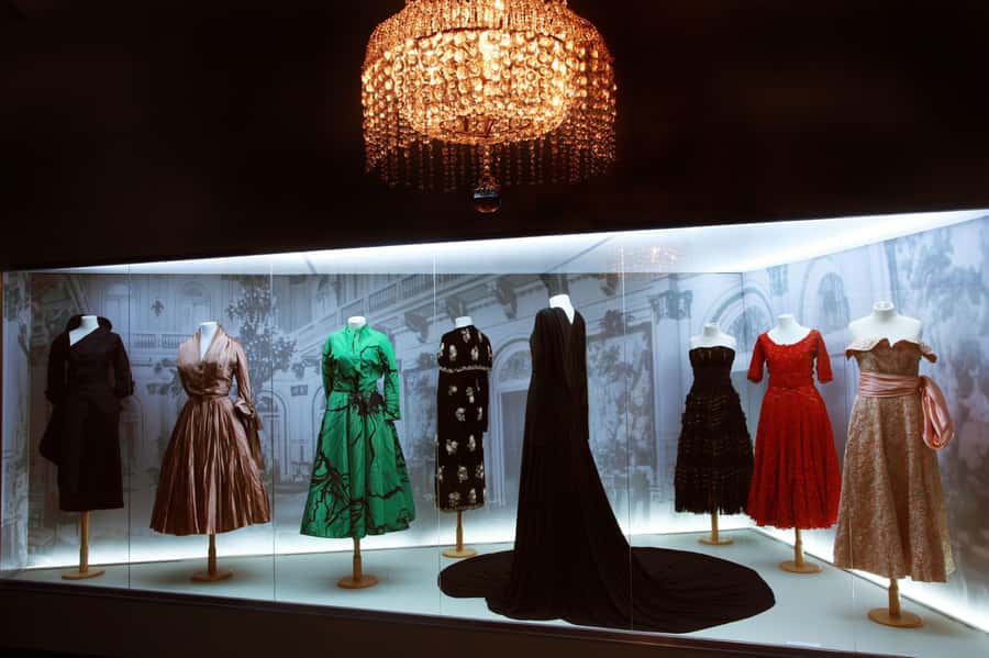 Evita and Borges: The Lives of Great Personalities - Practical Details