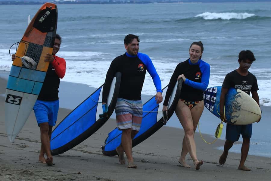 ULUWATU SURFING LESSON FOR ALL LEVELS - The Final Wave & Photos