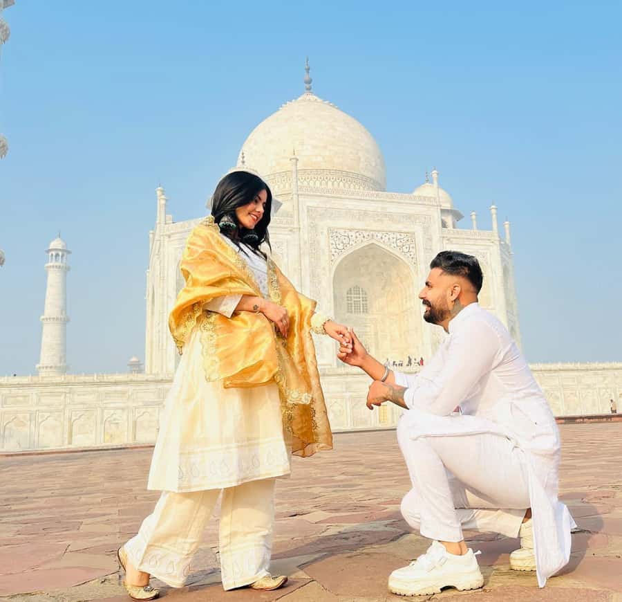 Taj Mahal Vip tickets with complimentary guide & pickup/drop - The Experience at a Glance