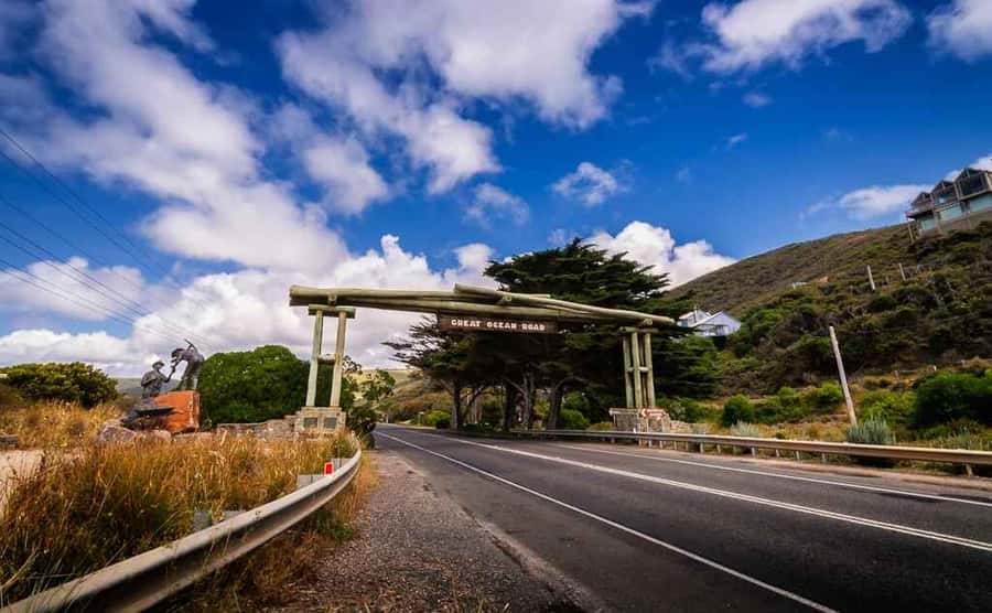Great Ocean Road Tour Melbourne Relaxed Way In Premium coach - Loch Ard Gorge: Stunning and Historical