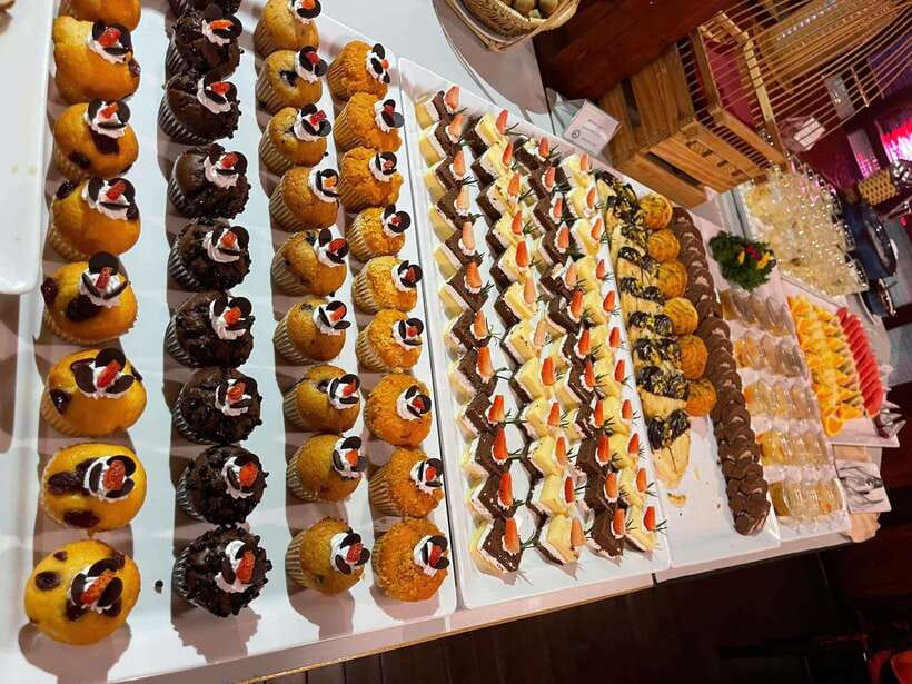 A O Show Lune Production Tour With Dinner Sightseeing Cruise - Key Points