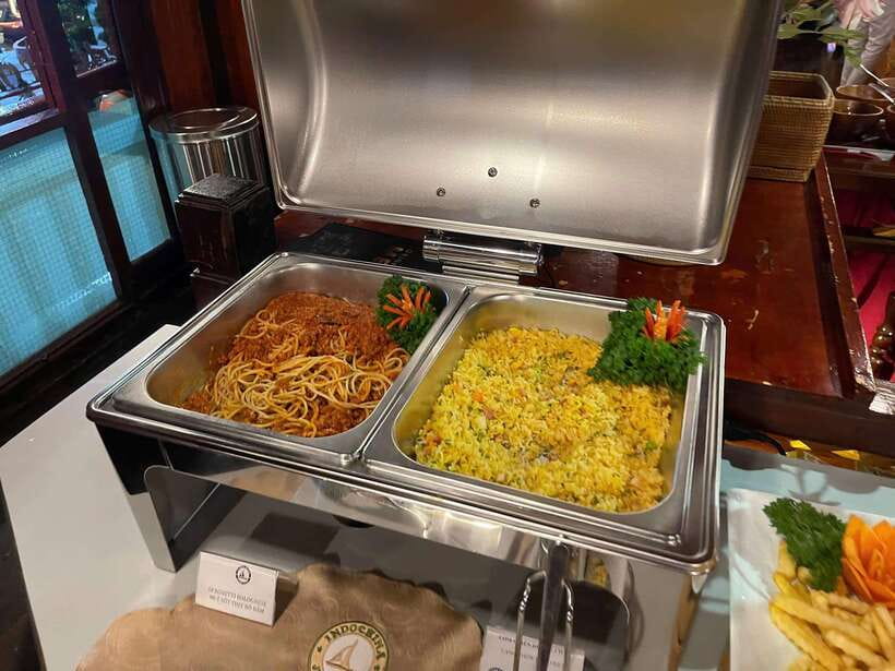 A O Show Lune Production Tour With Dinner Sightseeing Cruise - FAQ